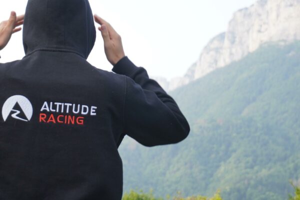 Sweat à capuche homme et femme Altitude Racing – Image 5